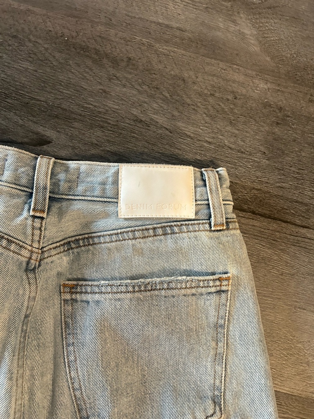 Aritzia Denim Forum Women's Straight-Leg Jeans - Picture 5 of 5